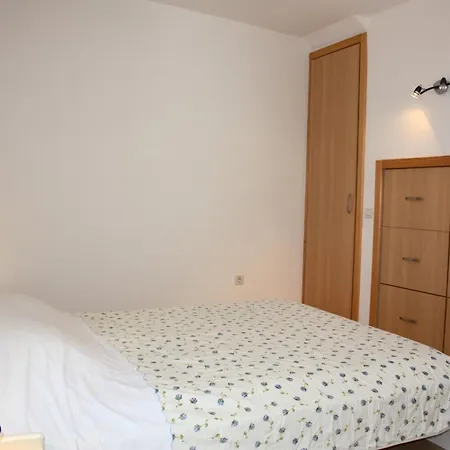 App Nirvana Mit Garten In Der Altstadt Von By Interhome *