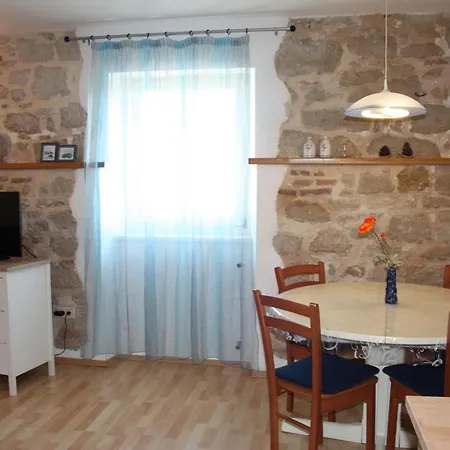 Διαμέρισμα App Nirvana Mit Garten In Der Altstadt Von By Interhome *