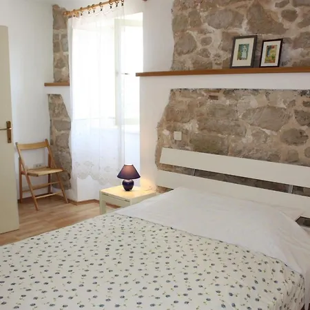 App Nirvana Mit Garten In Der Altstadt Von By Interhome Διαμέρισμα Vrsar