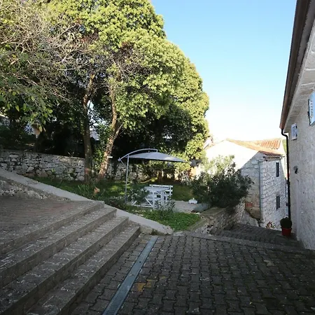 Διαμέρισμα App Nirvana Mit Garten In Der Altstadt Von By Interhome *