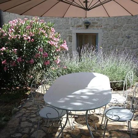 App Nirvana Mit Garten In Der Altstadt Von By Interhome *