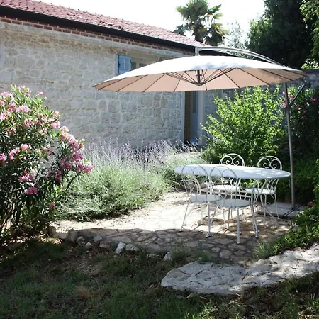 App Nirvana Mit Garten In Der Altstadt Von By Interhome * Vrsar