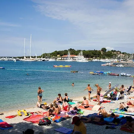 아파트 App Nirvana Mit Garten In Der Altstadt Von By Interhome