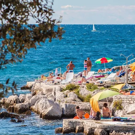 아파트 App Nirvana Mit Garten In Der Altstadt Von By Interhome 브르사르