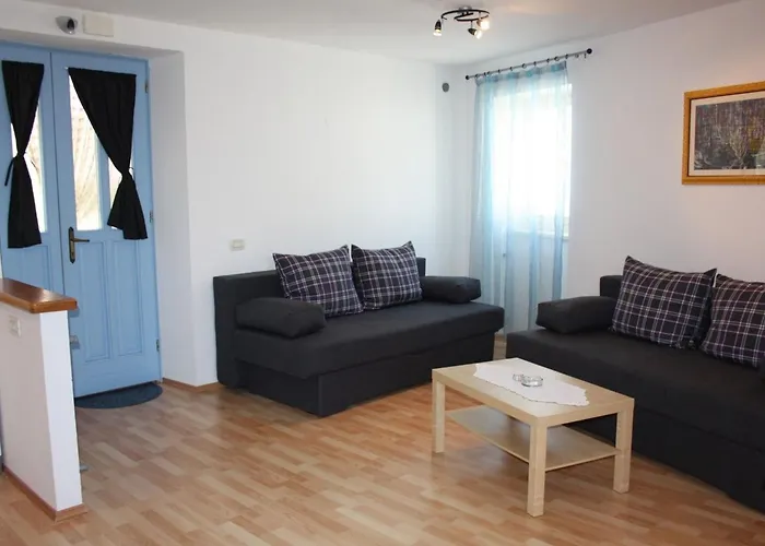 App Nirvana Mit Garten In Der Altstadt Von By Interhome 브르사르