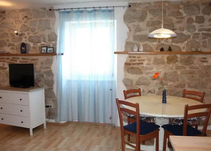 Appartement App Nirvana Mit Garten In Der Altstadt Von By Interhome *