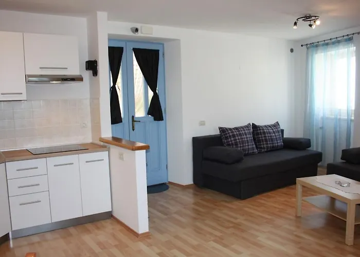 App Nirvana Mit Garten In Der Altstadt Von By Interhome Appartement