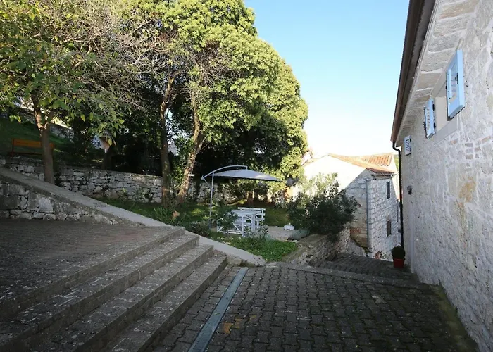 Appartement App Nirvana Mit Garten In Der Altstadt Von By Interhome *