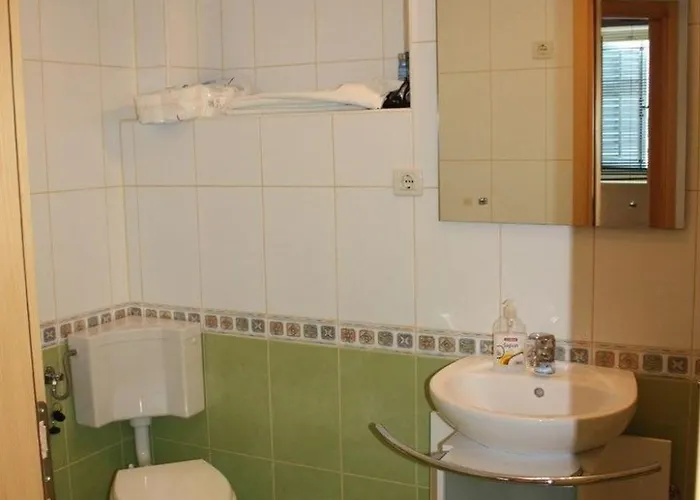 아파트 App Nirvana Mit Garten In Der Altstadt Von By Interhome *
